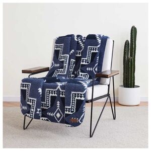 NWT Pendleton Sherpa Fleece Throw DARK BLUE - 50” x 70”